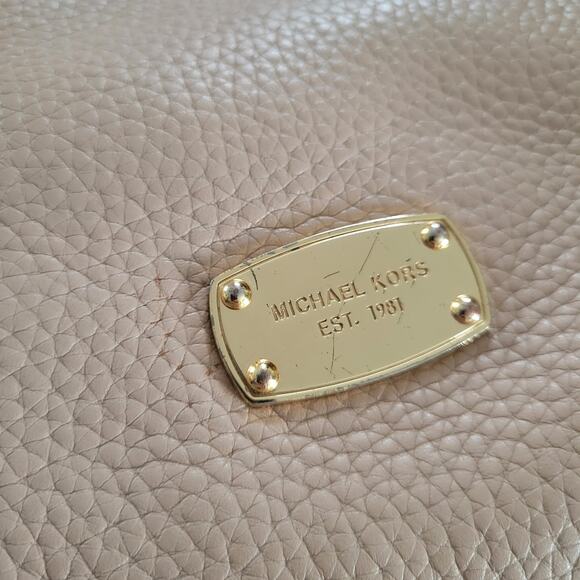 Michael Kors MK Hallie Beige Tan Gold Pebbled Leather Crossbody Purse Bag - Picture 11 of 15